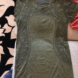 Lululemon swiftly tee